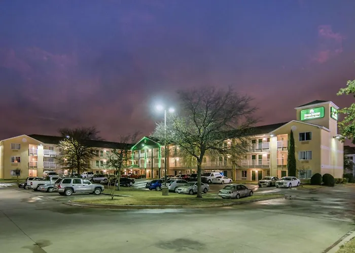 Hometowne Dallas - Worth 2* Fort Worth